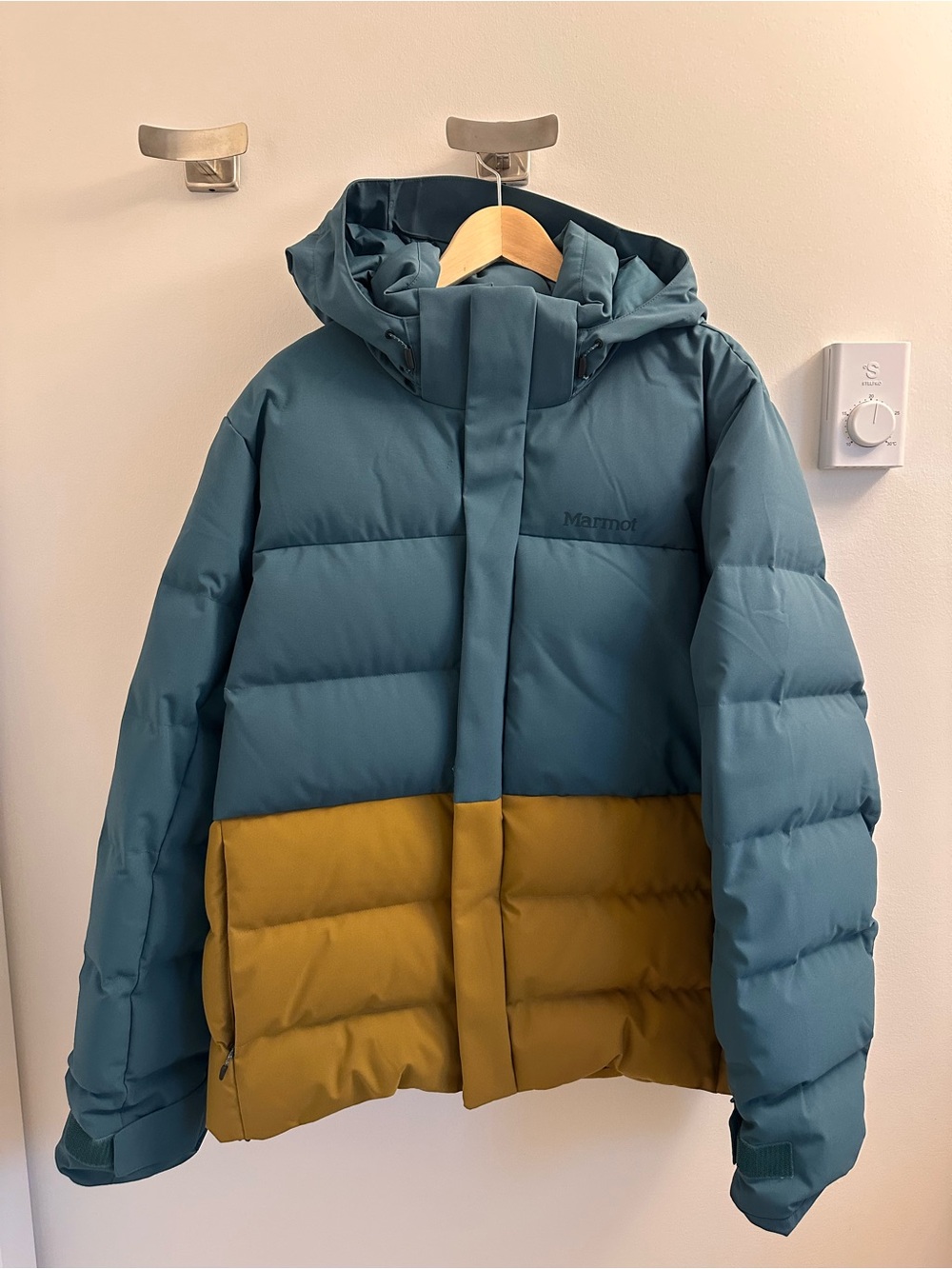 Marmot Mens Two-Tone Teal and Mustard Puffer Jacket L